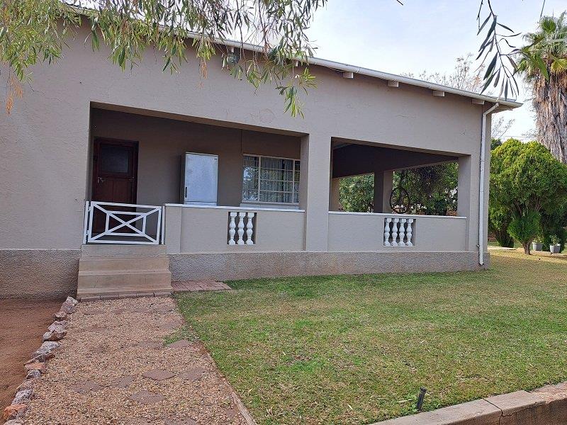 4 Bedroom Property for Sale in Straussburg Northern Cape